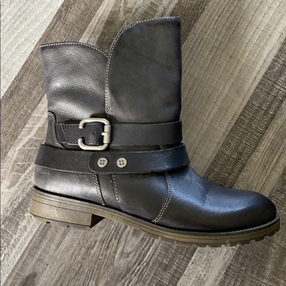 naturalizer winter boots wide width